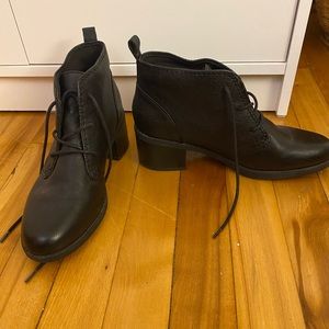 Clarks black leather ankle bootie
